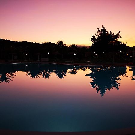 Rey Beach Club Monte Nai Bagian luar foto