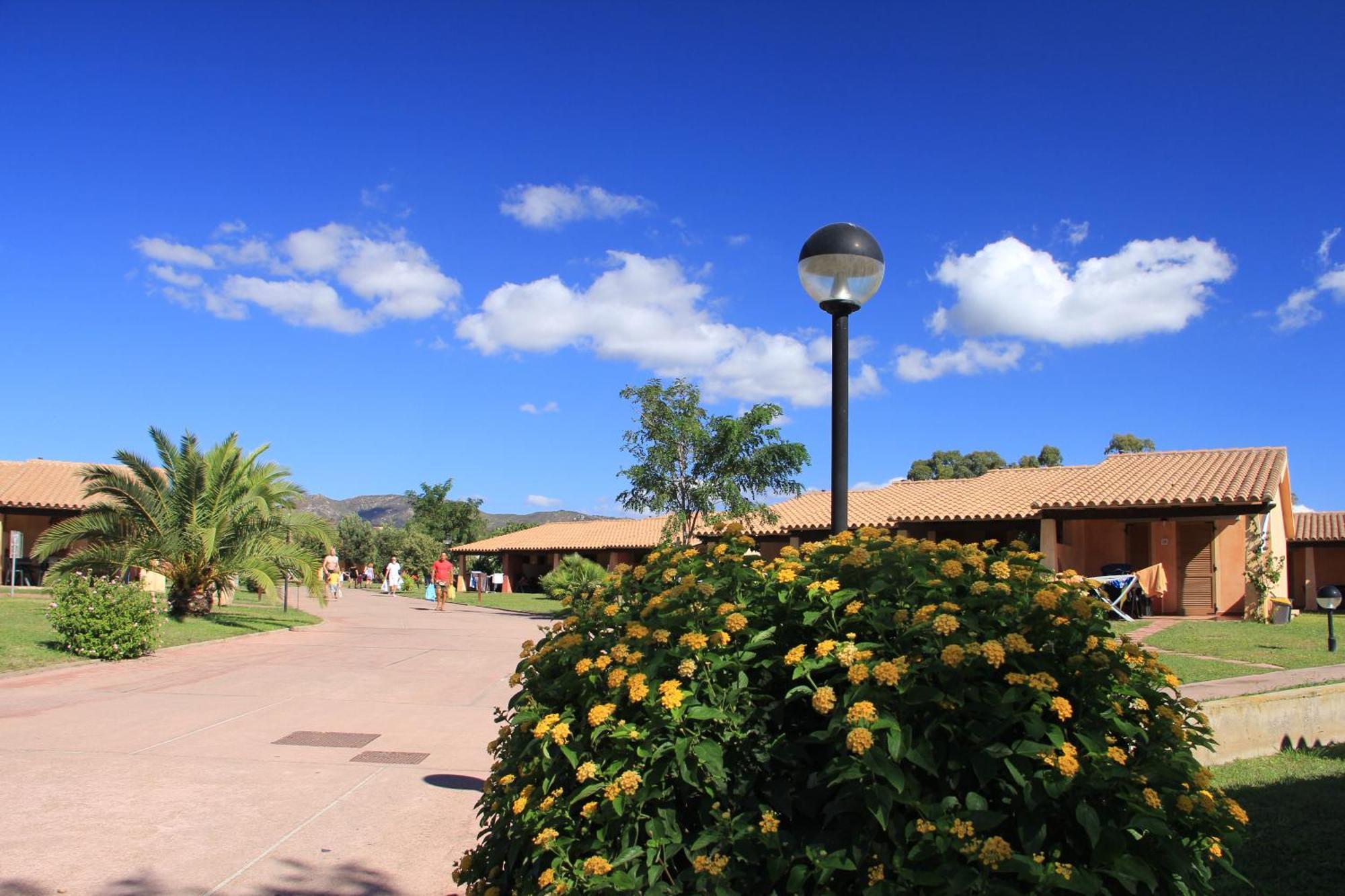 Rey Beach Club Monte Nai Bagian luar foto