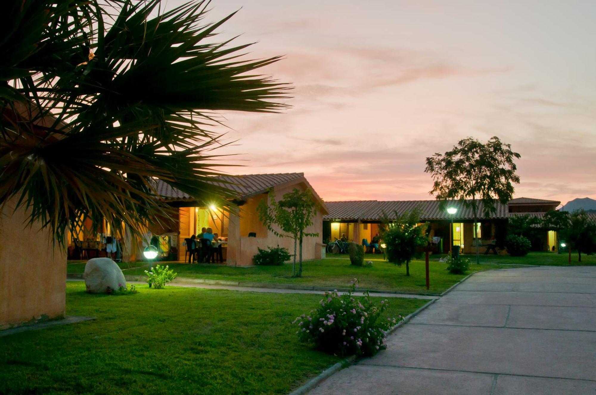 Rey Beach Club Monte Nai Bagian luar foto