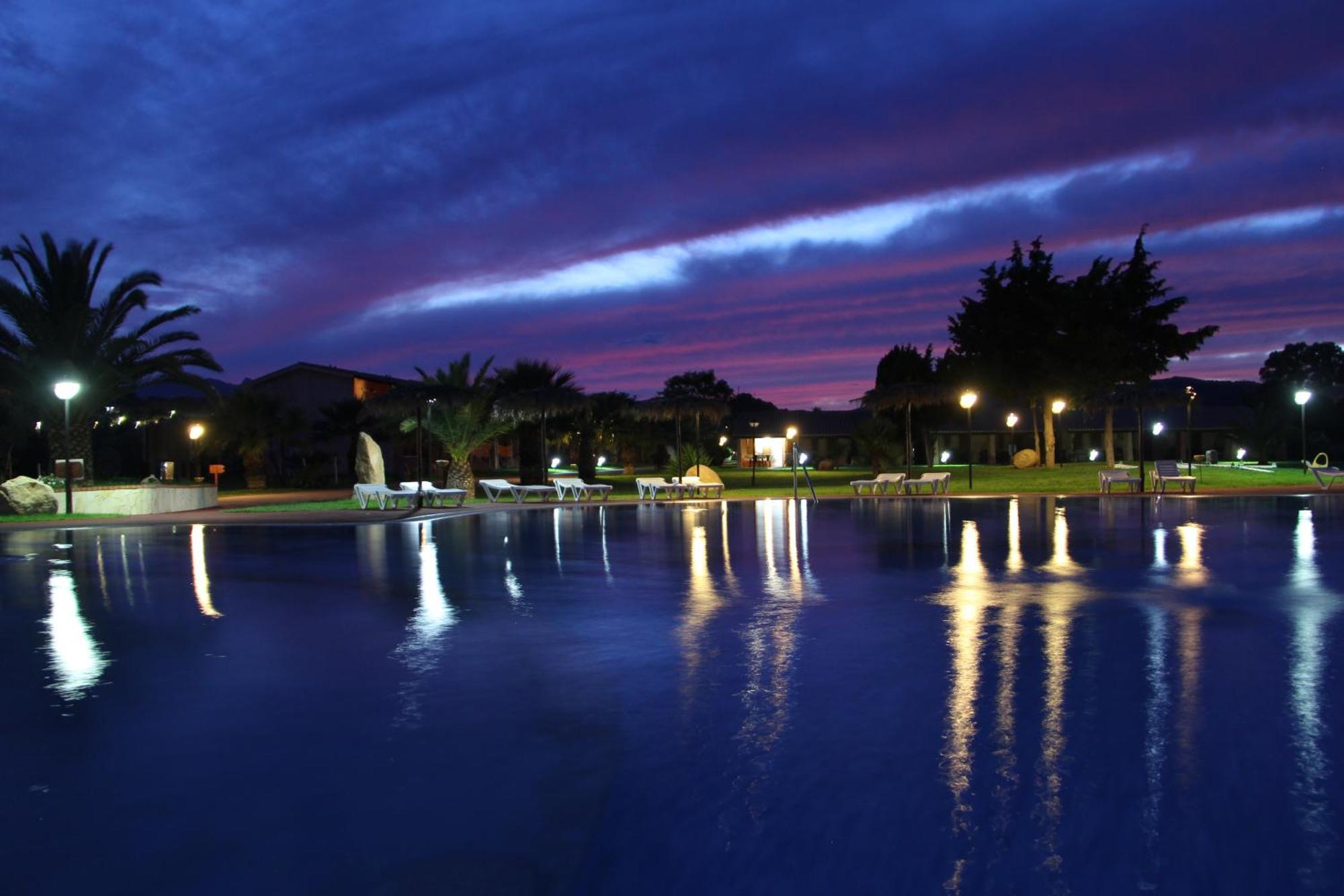 Rey Beach Club Monte Nai Bagian luar foto