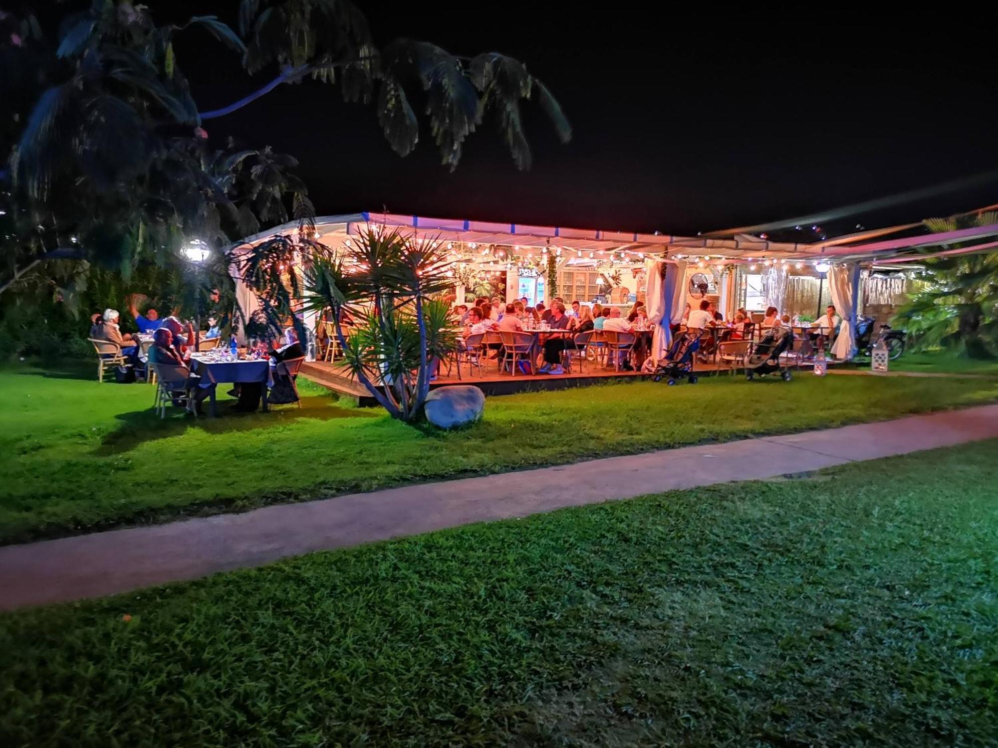Rey Beach Club Monte Nai Bagian luar foto