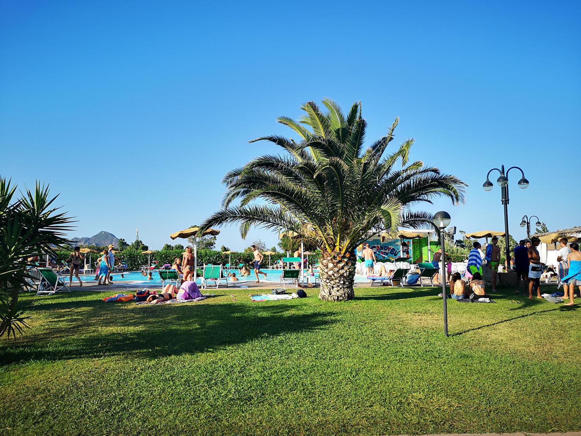 Rey Beach Club Monte Nai Bagian luar foto