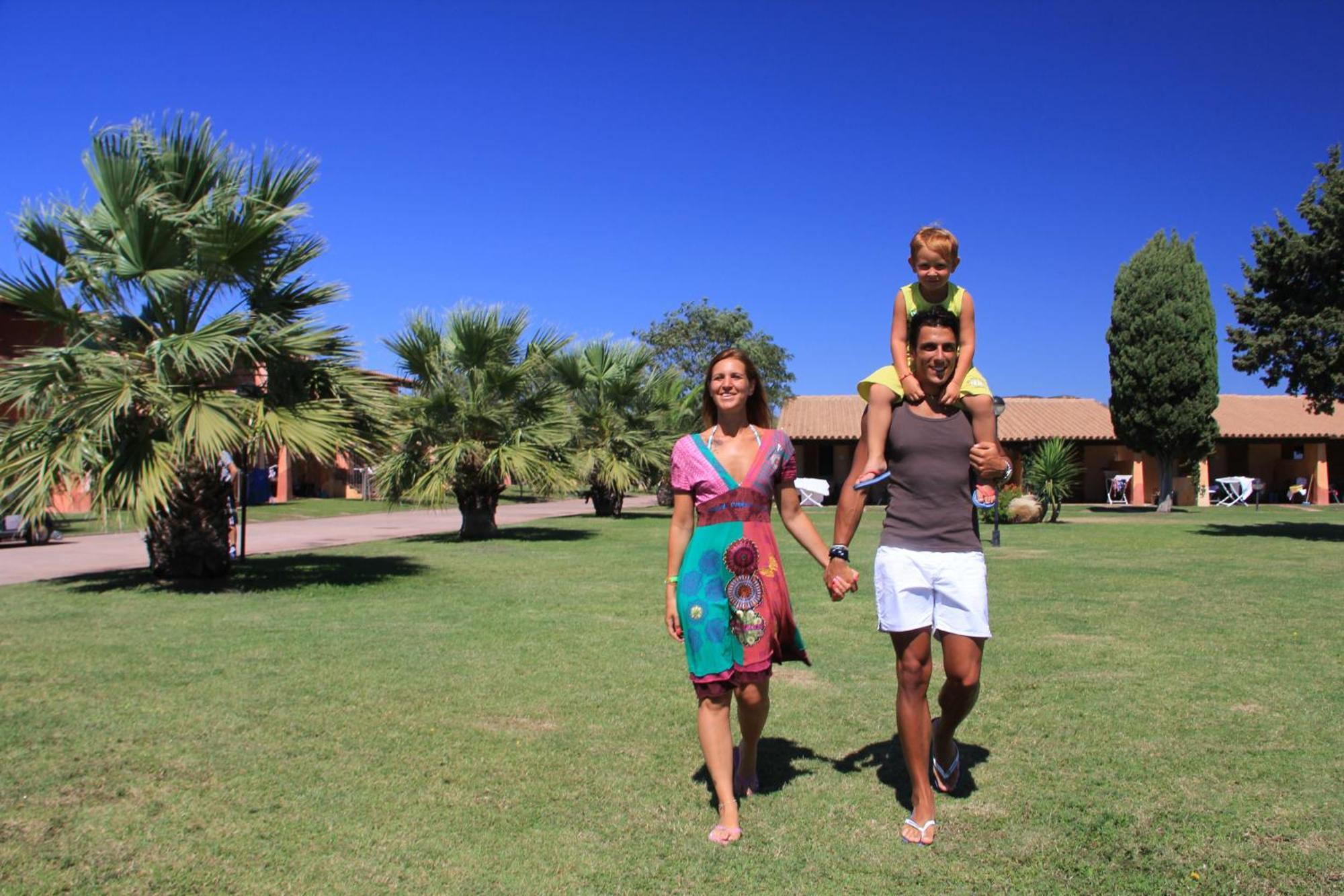 Rey Beach Club Monte Nai Bagian luar foto