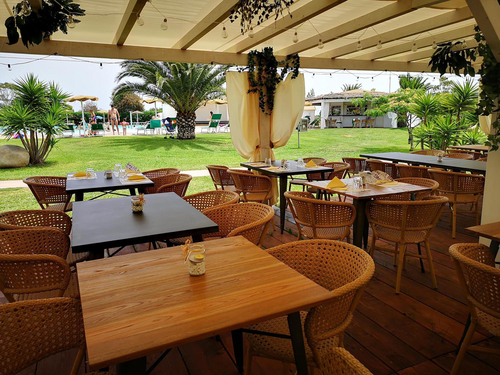 Rey Beach Club Monte Nai Bagian luar foto