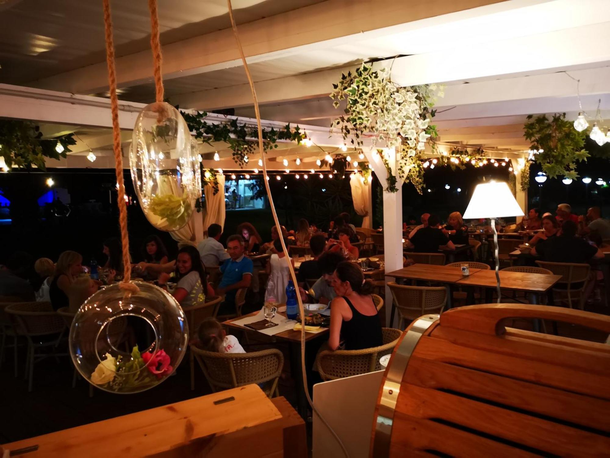 Rey Beach Club Monte Nai Bagian luar foto