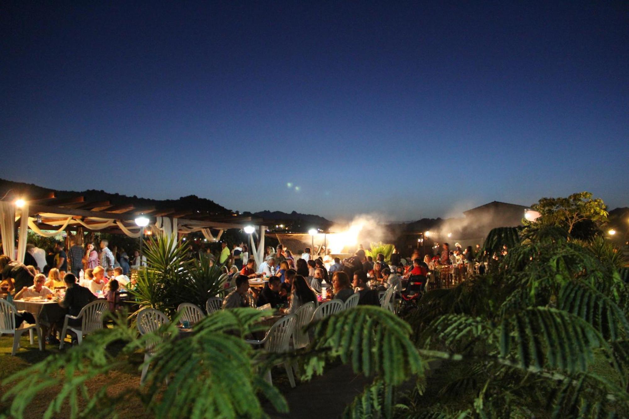 Rey Beach Club Monte Nai Bagian luar foto