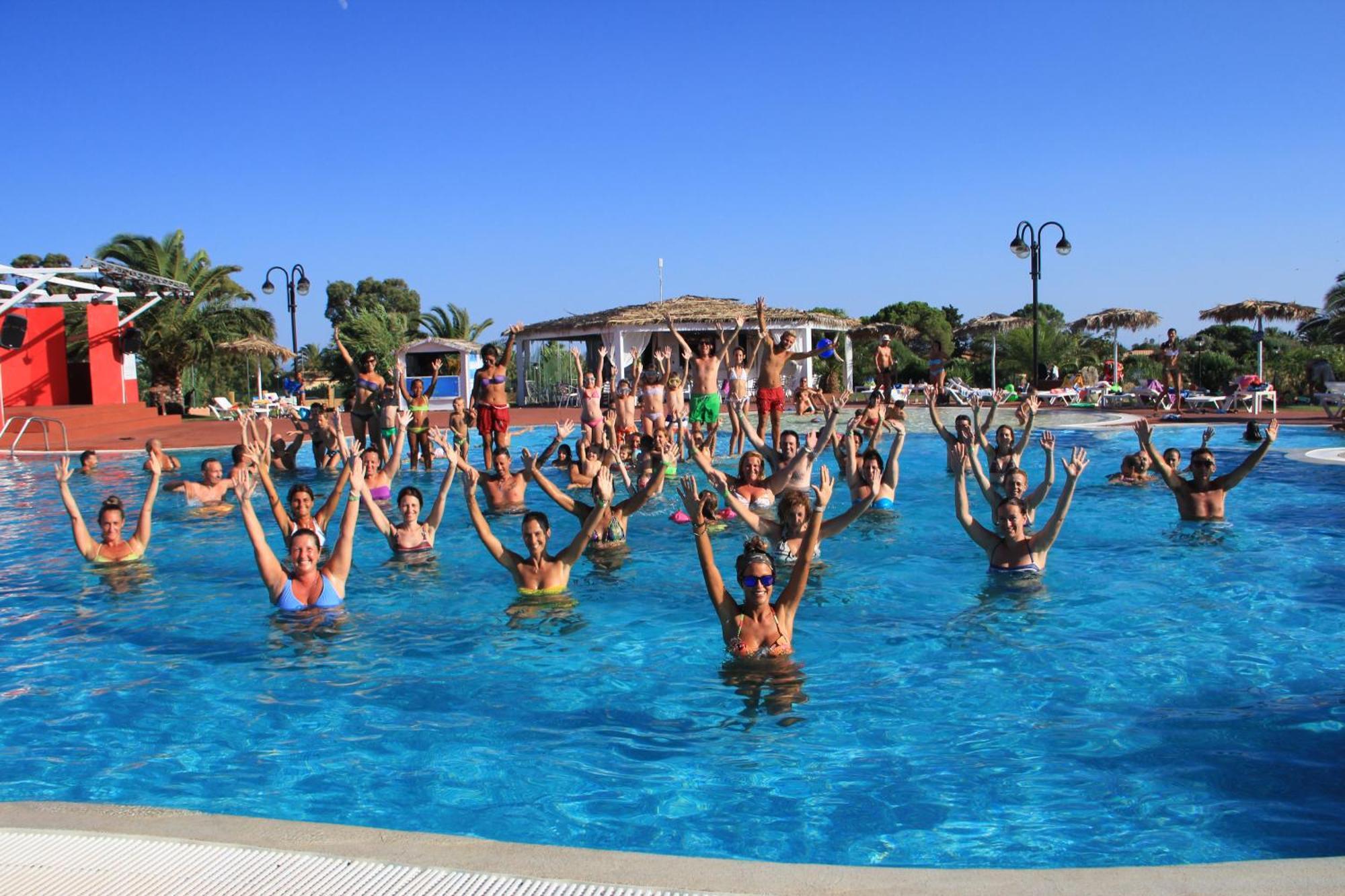 Rey Beach Club Monte Nai Bagian luar foto