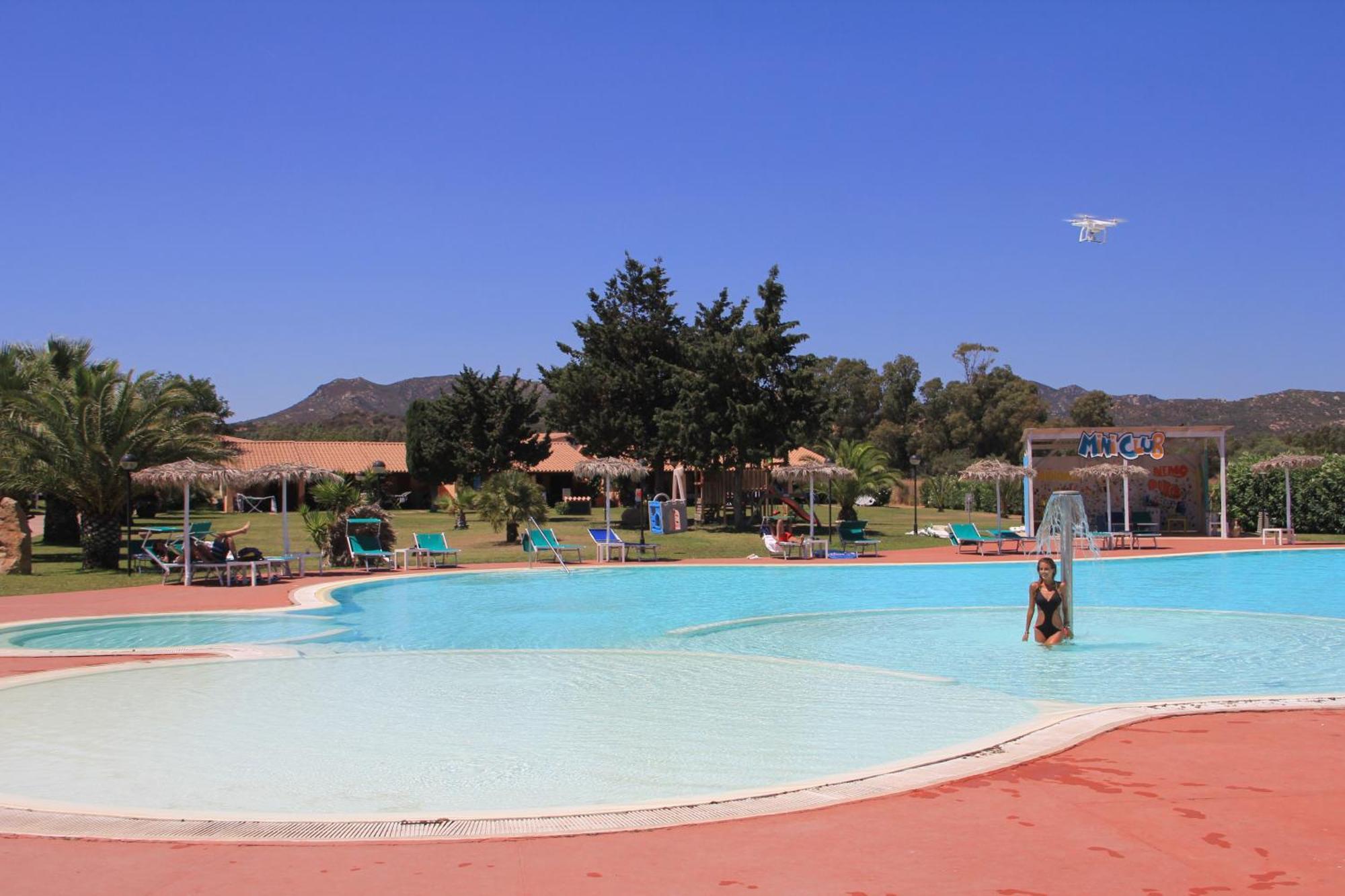 Rey Beach Club Monte Nai Bagian luar foto