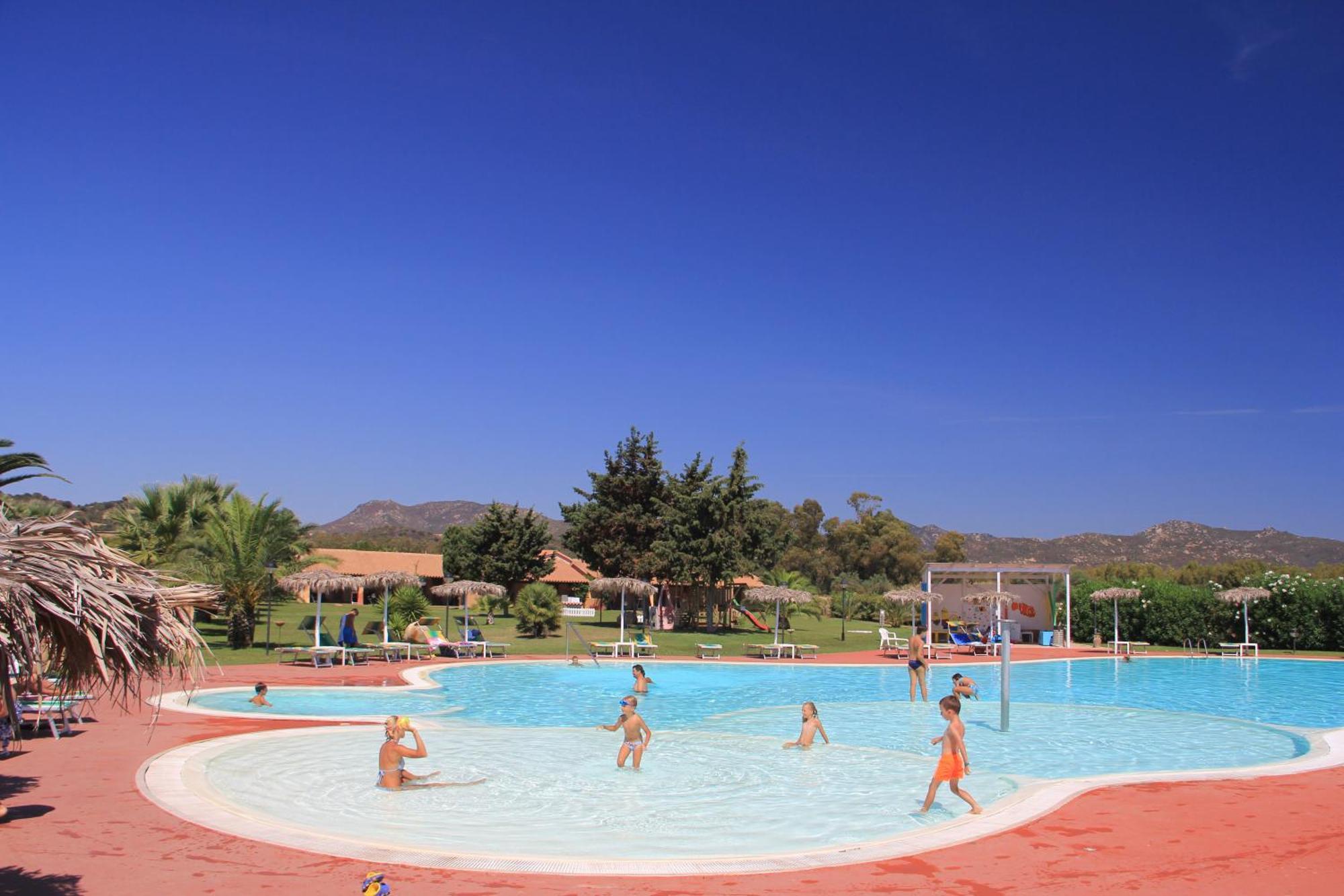 Rey Beach Club Monte Nai Bagian luar foto